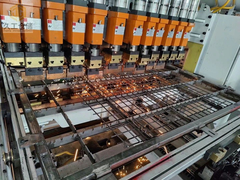 折疊式倉儲籠是什么材質(zhì)？蝴蝶籠外觀有哪些細節(jié)？久工倉儲設(shè)備