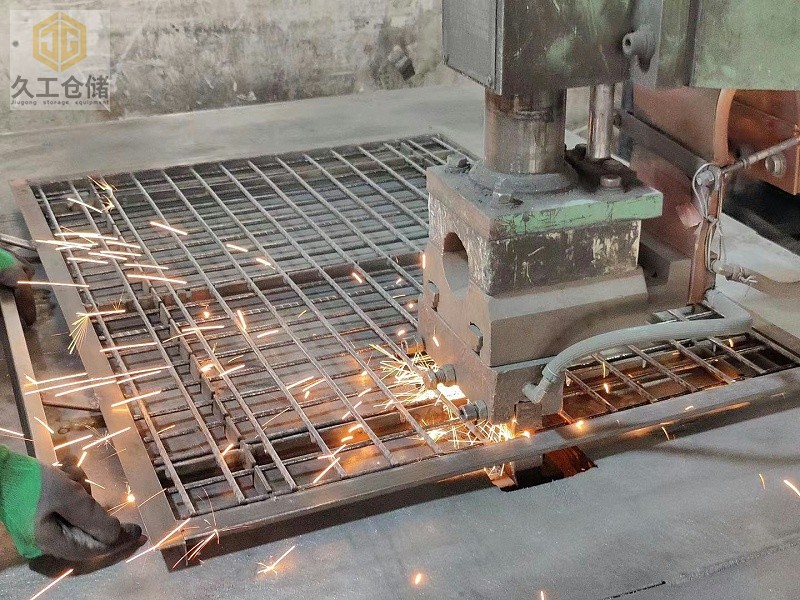 折疊式倉儲籠是什么材質(zhì)？蝴蝶籠外觀有哪些細節(jié)？久工倉儲設(shè)備
