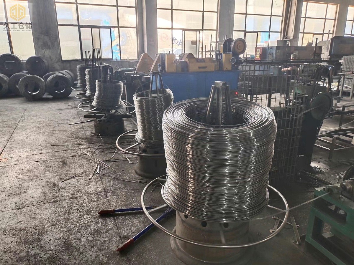 久工倉儲設(shè)備-日常忙碌實(shí)拍分享-久工生產(chǎn)倉儲籠、網(wǎng)層板、鋼托盤、背網(wǎng)、隔離網(wǎng)、巧固架等...