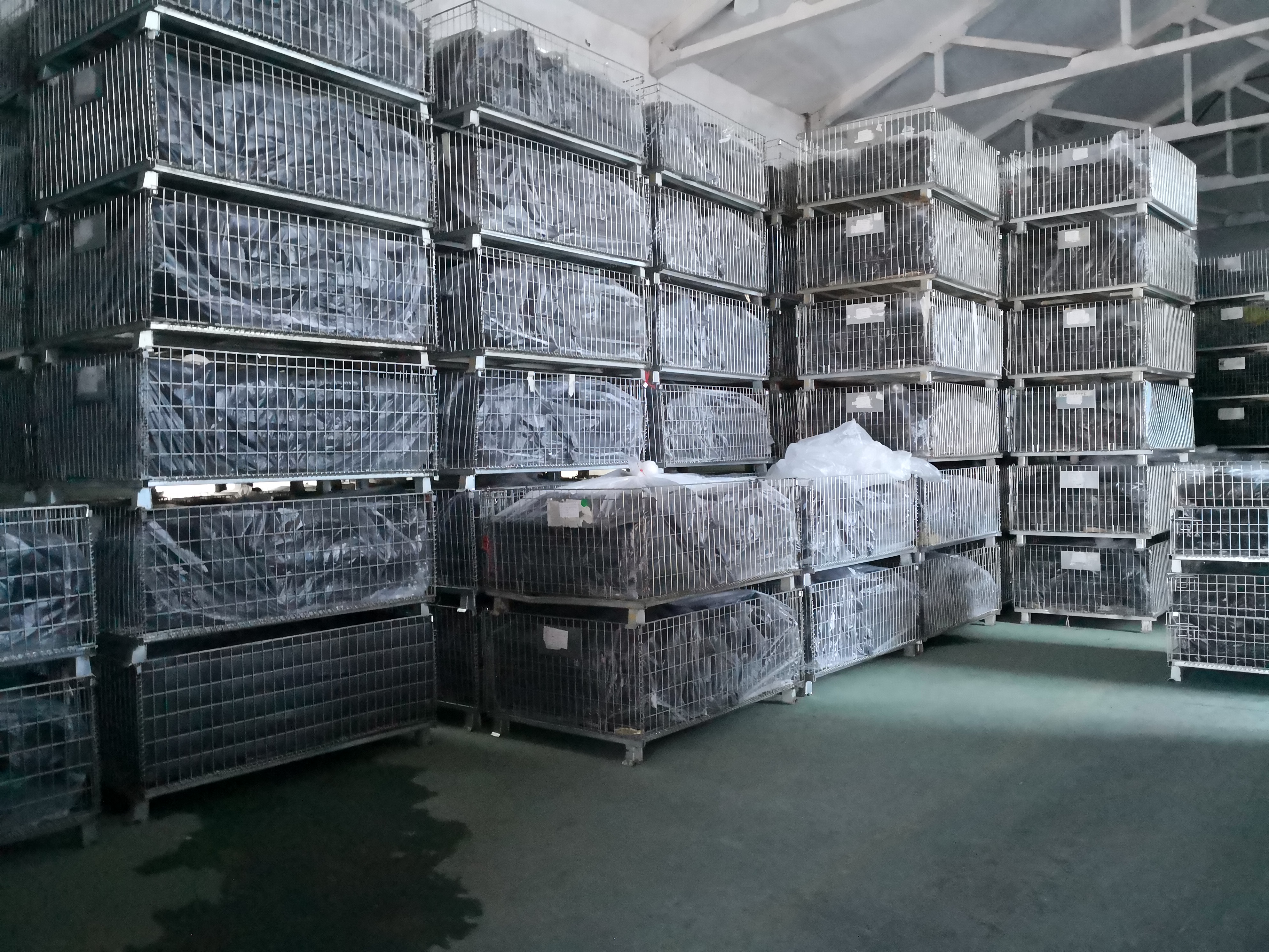 裝貨倉儲(chǔ)籠-折疊式倉儲(chǔ)籠現(xiàn)場(chǎng)實(shí)拍-倉儲(chǔ)籠運(yùn)用廣泛，運(yùn)輸便捷，折疊存放節(jié)省空間-久工倉儲(chǔ)