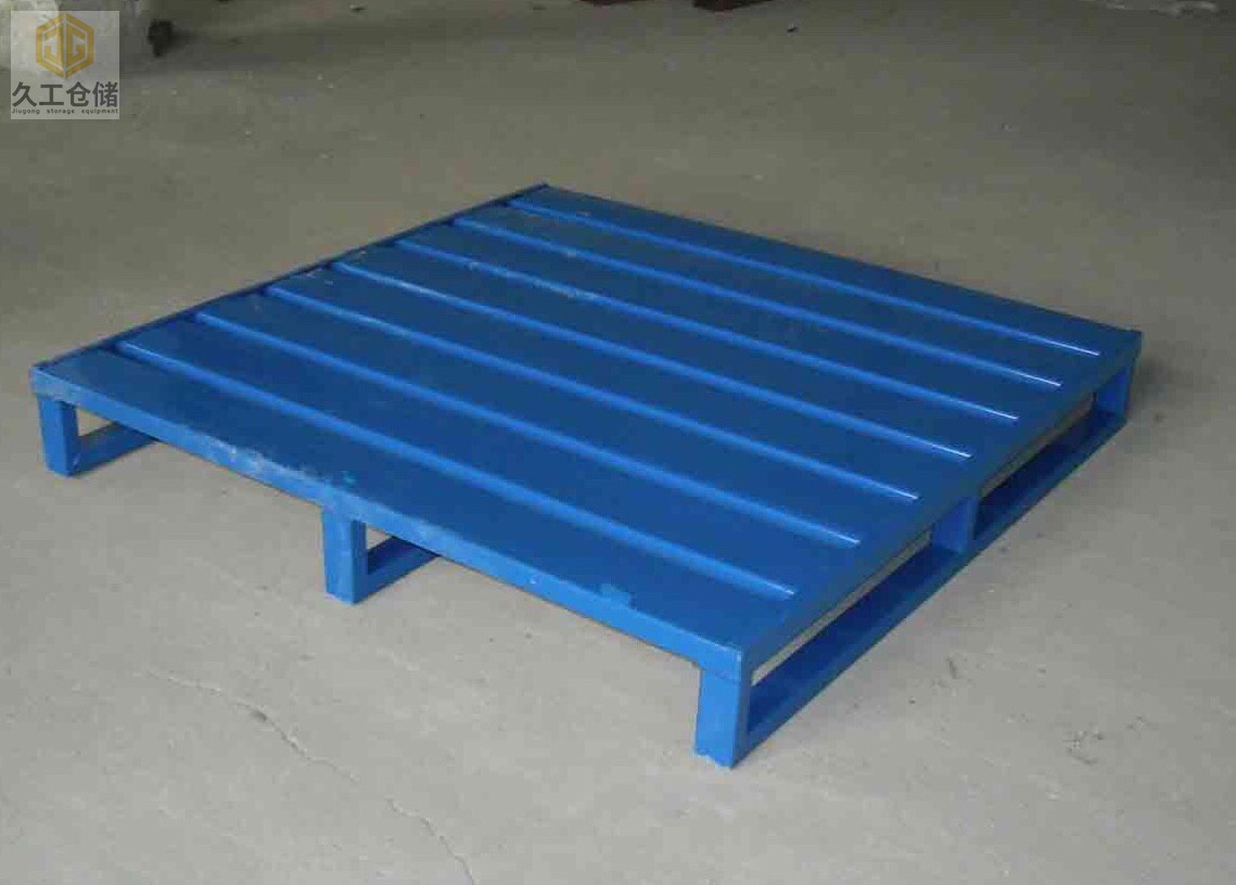 鋼制托盤也稱鐵托盤，鐵質(zhì)托盤，金屬托盤，有什么優(yōu)點(diǎn)？久工倉儲