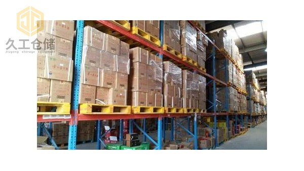 重型貨架金屬托盤(pán)規(guī)格不統(tǒng)一如何有效提高倉(cāng)庫(kù)存儲(chǔ)率？久工倉(cāng)儲(chǔ)設(shè)備