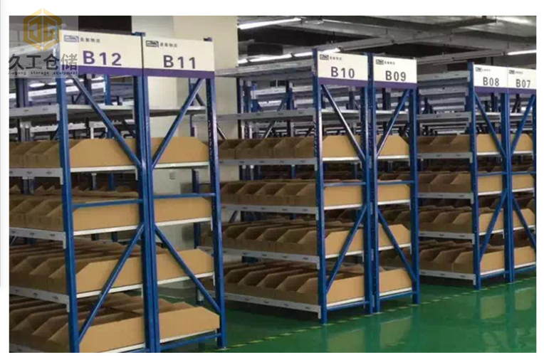 重型貨架的挑選及安裝方法？重型貨架在運(yùn)用時(shí)須要留意什么事宜？久工