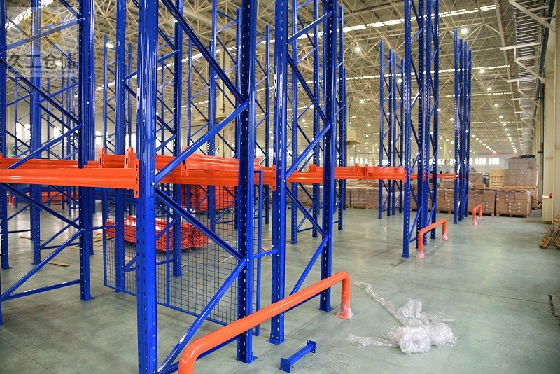 橫梁式貨架有什么特性？南京久工倉(cāng)儲(chǔ)設(shè)備