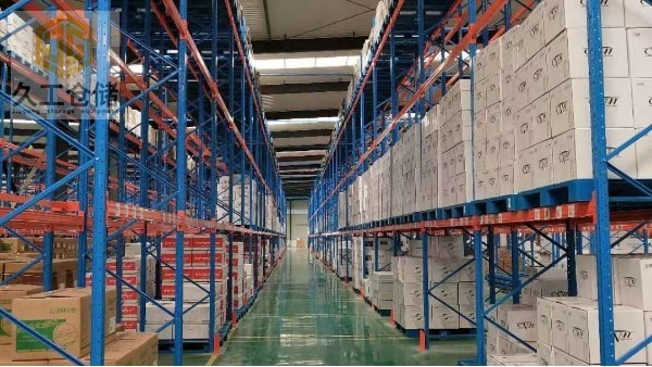 服裝廠倉庫一般能用到哪些倉儲設(shè)備？南京久工倉儲設(shè)備帶領(lǐng)大家一起了解下！