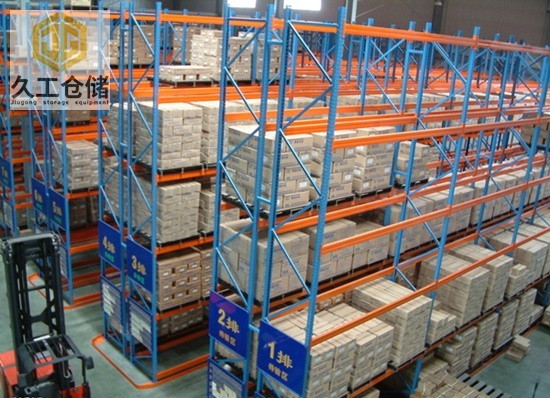 汽車行業(yè)倉(cāng)庫(kù)一般有哪些倉(cāng)儲(chǔ)設(shè)備？南京久工倉(cāng)儲(chǔ)為大家分析！希望能幫助到大家！