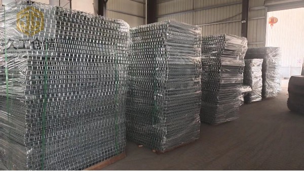 久工倉(cāng)儲(chǔ)設(shè)備貨架層網(wǎng)發(fā)貨現(xiàn)場(chǎng)，南京網(wǎng)層板廠家批發(fā)實(shí)體工廠期待與您共贏！