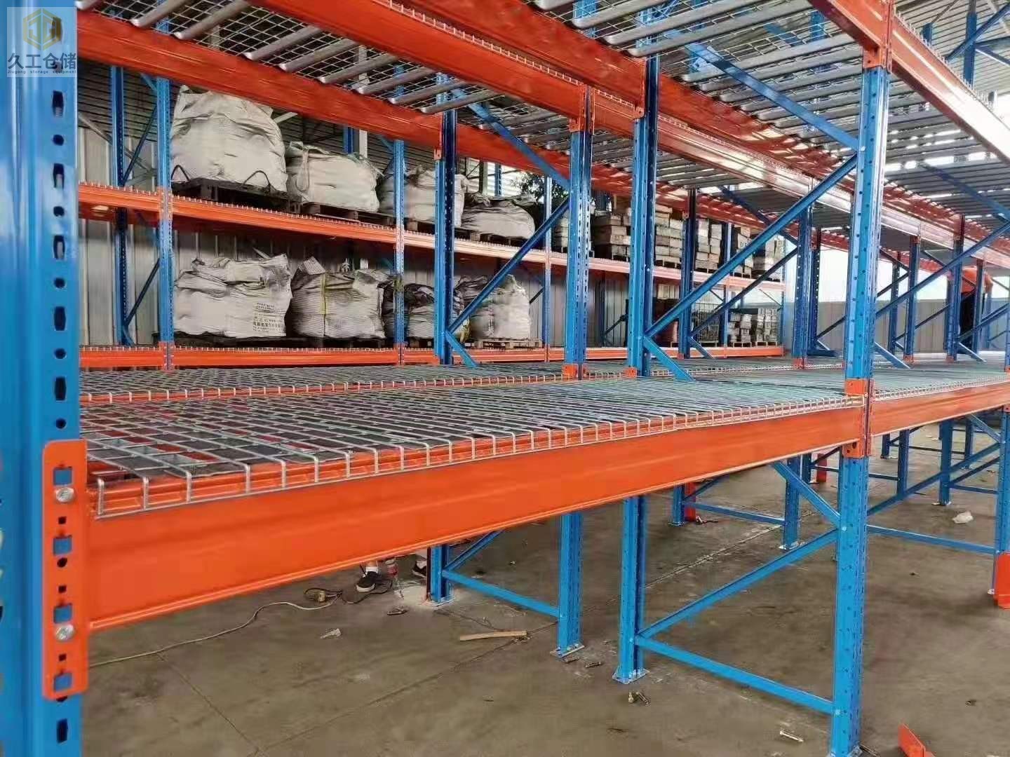 南京久工倉儲-貨架網(wǎng)層板的特點，承載，工藝及運用有哪些？南京鋼層網(wǎng)廠家！