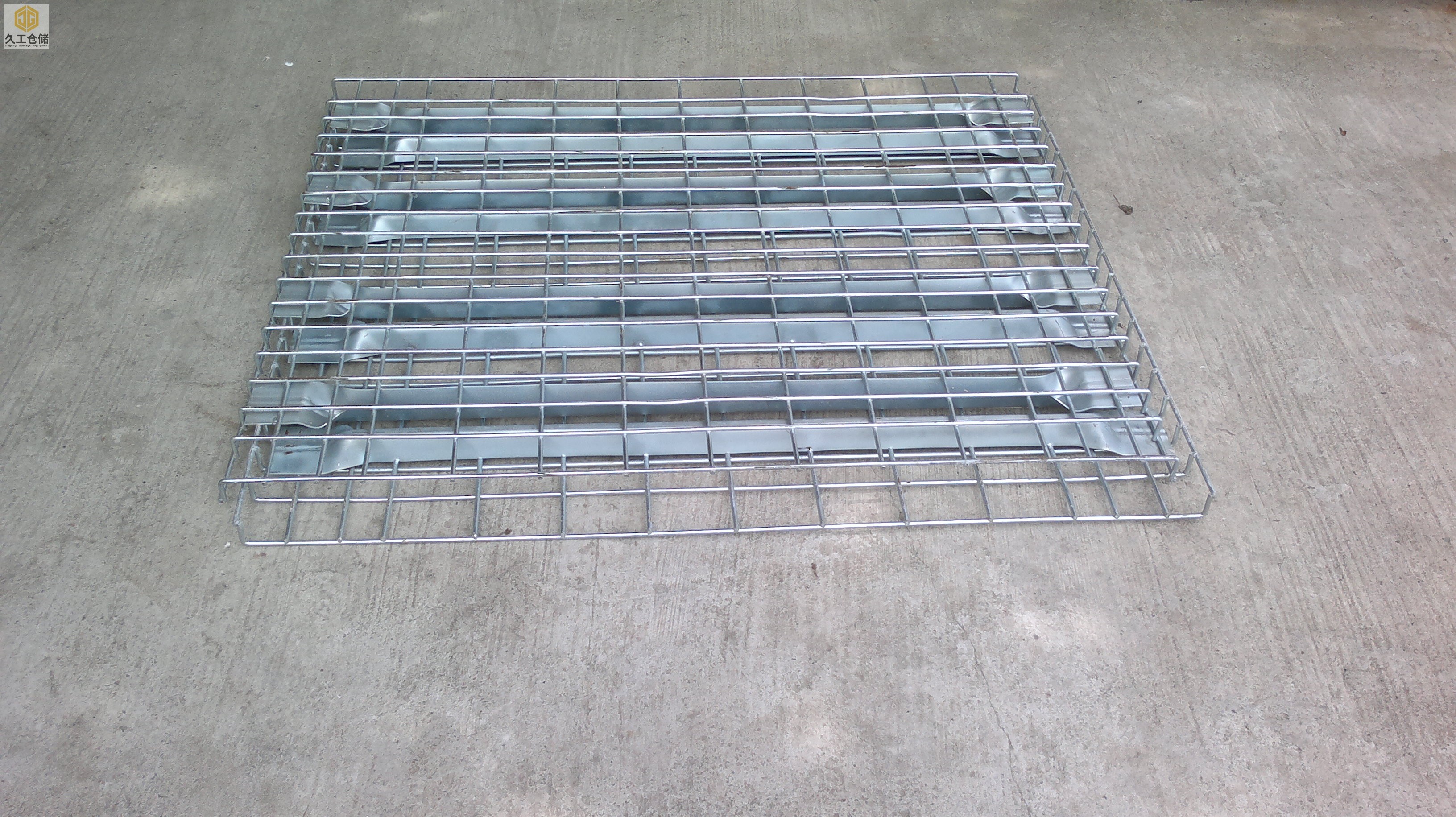 鋼層網(wǎng)是什么？用處，特點(diǎn)是什么，層板網(wǎng)應(yīng)用領(lǐng)域有哪些？南京久工倉儲設(shè)備來分析！