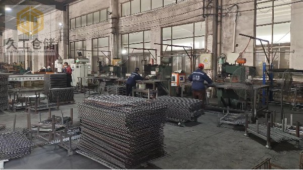 久工倉儲(chǔ)車間展示，工人實(shí)操現(xiàn)場實(shí)拍，南京久工倉儲(chǔ)設(shè)備