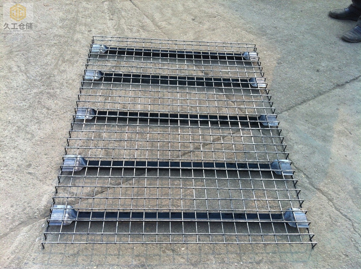 貨架網(wǎng)層板的特點有哪些？南京久工倉儲設(shè)備