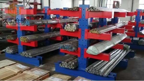 懸臂貨架展示，使用懸臂貨架有哪些運用特點？南京久工倉儲設備老分析，了解更多關注久工！