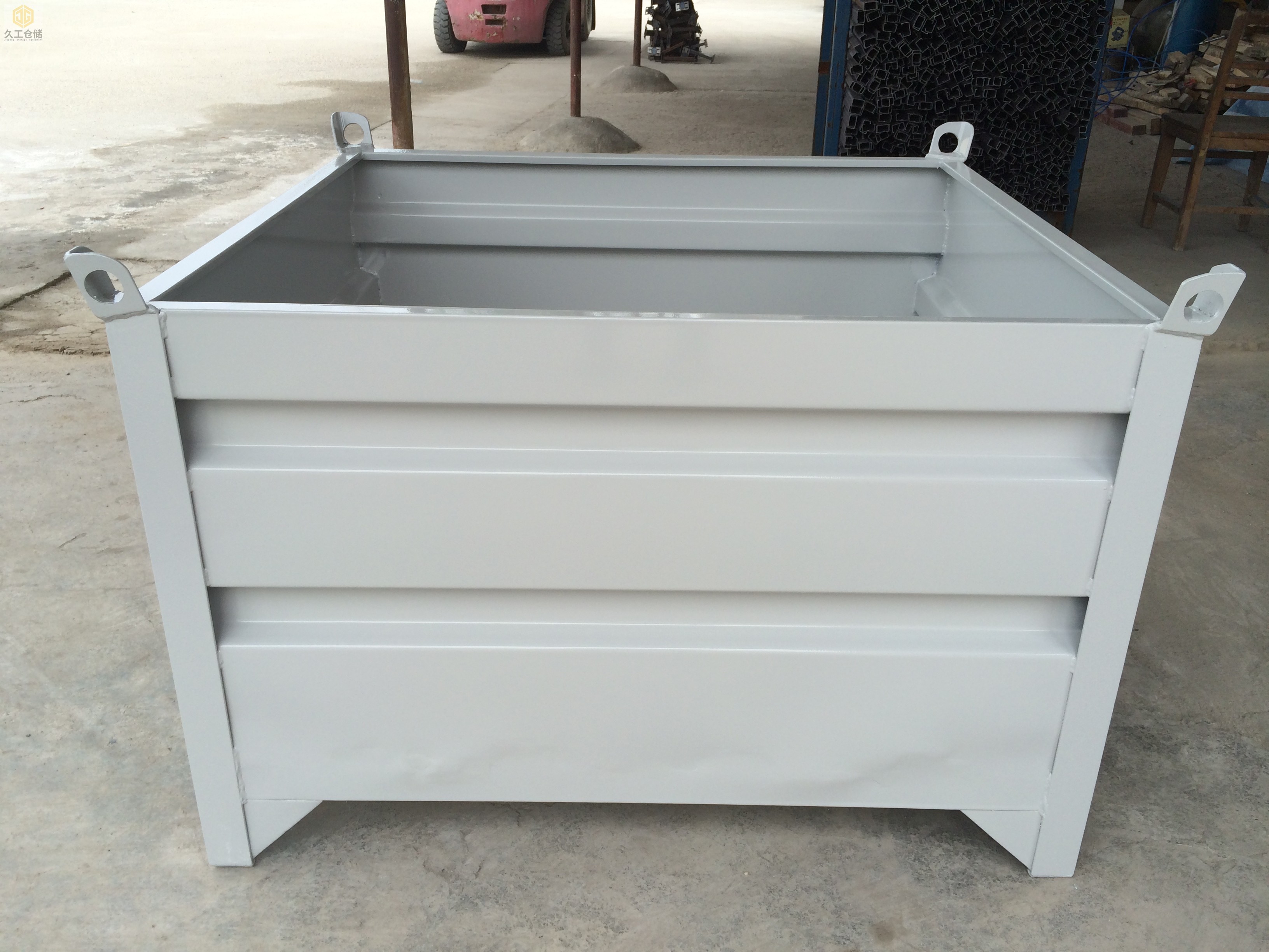 金屬周轉箱鐵箱運用在哪些行業(yè)及應用優(yōu)勢有哪些？南京久工倉儲設備