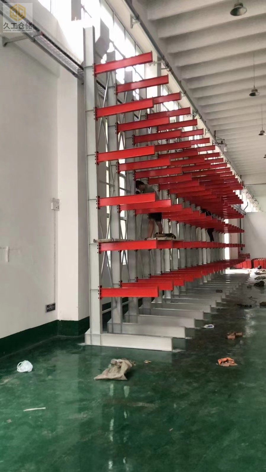 閣樓式貨架的三種類型有哪些？南京久工倉儲設(shè)備，了解更多關(guān)注久工倉儲！