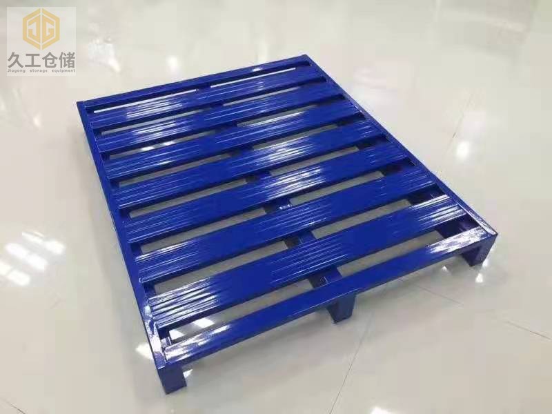 倉庫如何配備哪些設(shè)備來最大化倉庫的存儲空間？倉儲籠儲物籠鋼制托盤？南京久工倉儲