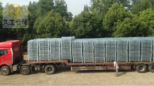 折疊式倉儲籠車間擺放及發(fā)貨實拍，節(jié)省空間方便儲存，南京倉儲籠廠家-久工倉儲設(shè)備