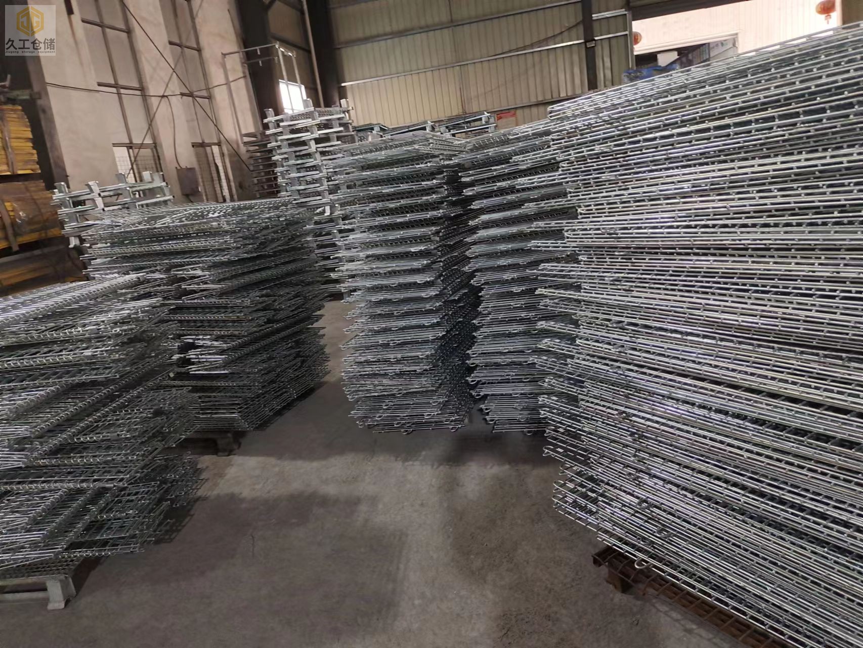 倉儲籠倉庫籠組裝現(xiàn)場實(shí)拍，南京倉儲籠-矩管倉儲籠近拍細(xì)節(jié)，折疊式倉儲籠實(shí)力廠家，關(guān)注久工了解更多！