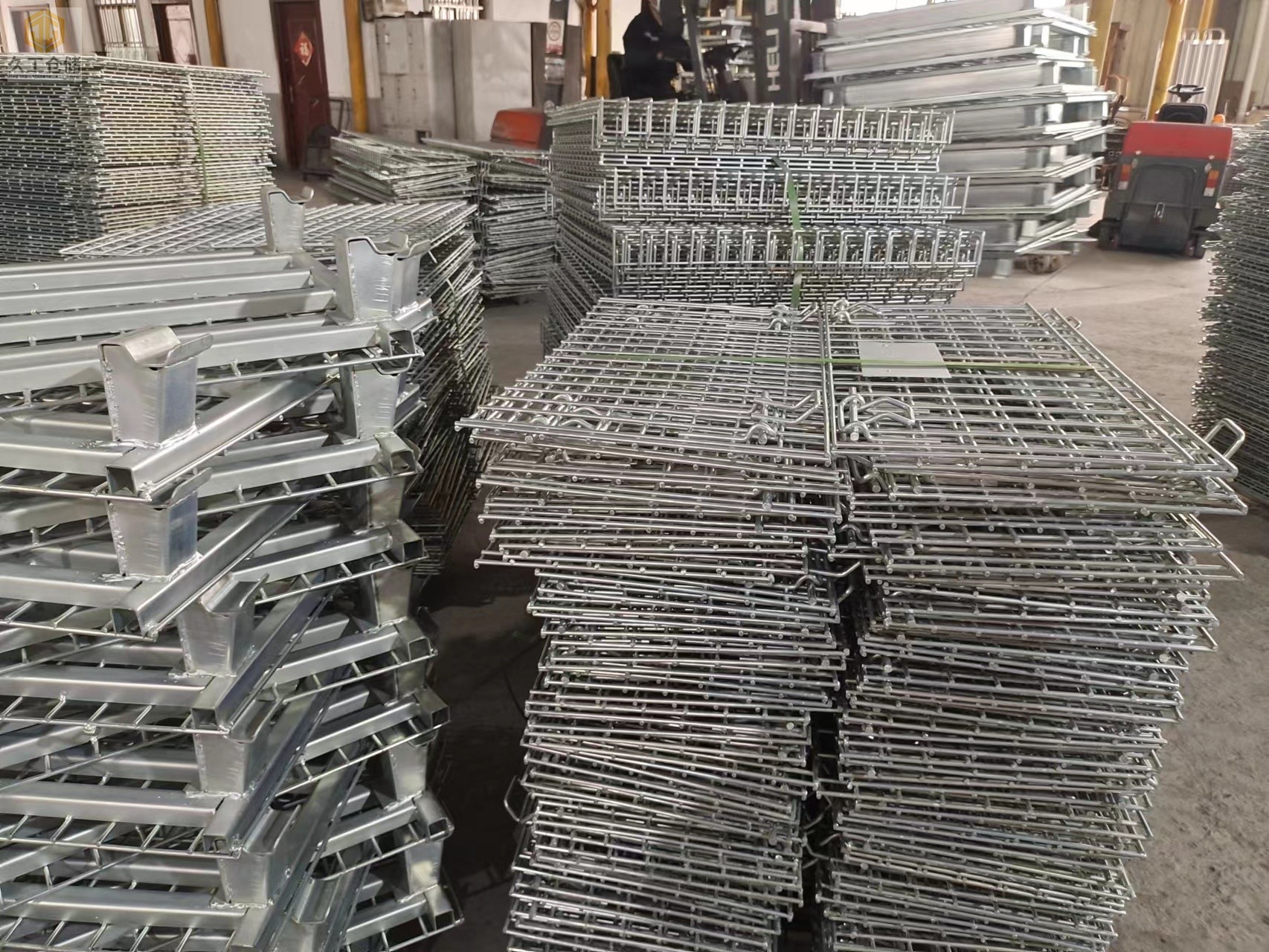 倉儲籠倉庫籠組裝現(xiàn)場實(shí)拍，南京倉儲籠-矩管倉儲籠近拍細(xì)節(jié)，折疊式倉儲籠實(shí)力廠家，關(guān)注久工了解更多！