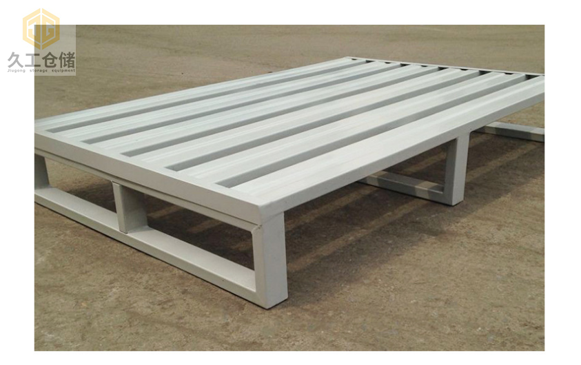 久工倉(cāng)儲(chǔ)設(shè)備-鋼制托盤(pán)如何定制生產(chǎn)?