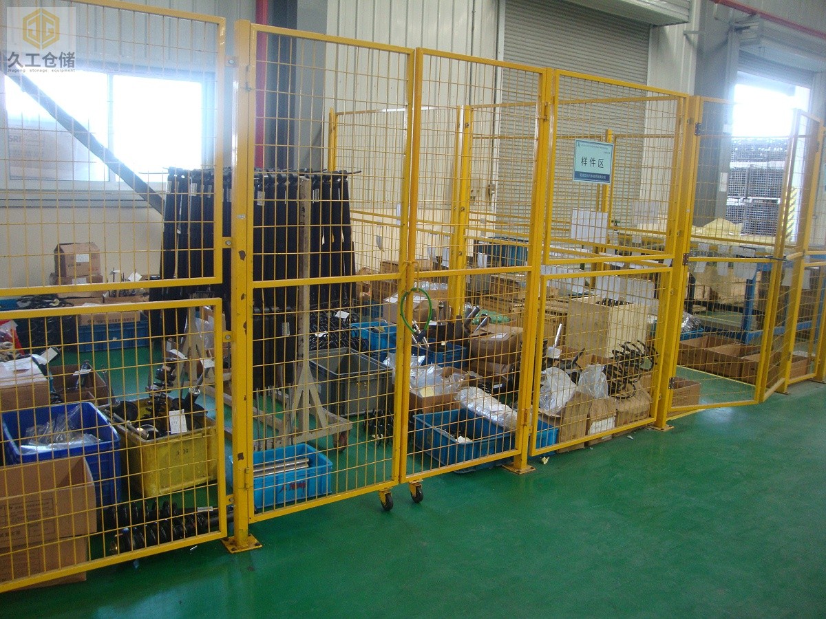 南京久工倉儲-車間隔離網(wǎng)也稱護欄網(wǎng)、圍欄網(wǎng)、隔斷網(wǎng)等，實用廣泛-南京隔離網(wǎng)廠家