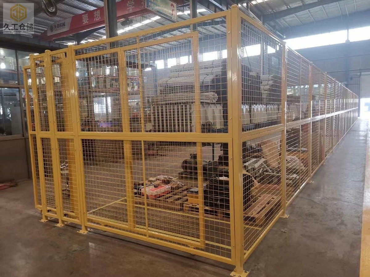 南京久工倉儲-車間隔離網(wǎng)也稱護欄網(wǎng)、圍欄網(wǎng)、隔斷網(wǎng)等，實用廣泛-南京隔離網(wǎng)廠家