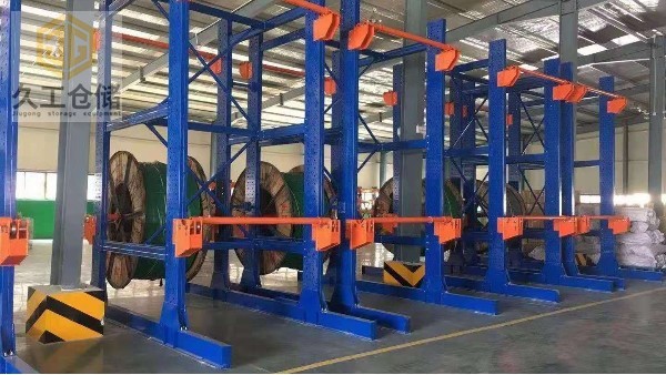 什么貨物適合存放懸臂式貨架？如何存取懸臂式貨架？企業(yè)購買懸臂式貨架價格？