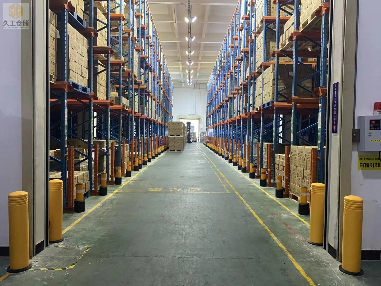 南京貨架-橫梁式貨架也稱網(wǎng)層板貨架/托盤貨架/重型貨架實物圖展示-倉庫貨架-南京久工倉儲設(shè)備