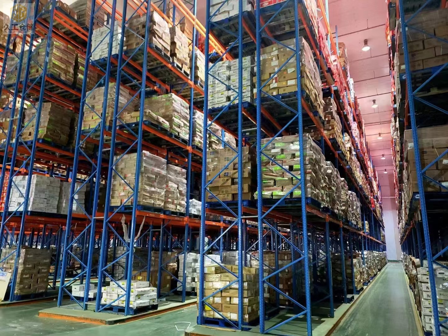 南京貨架-橫梁式貨架也稱網(wǎng)層板貨架/托盤貨架/重型貨架實物圖展示-倉庫貨架-南京久工倉儲設(shè)備