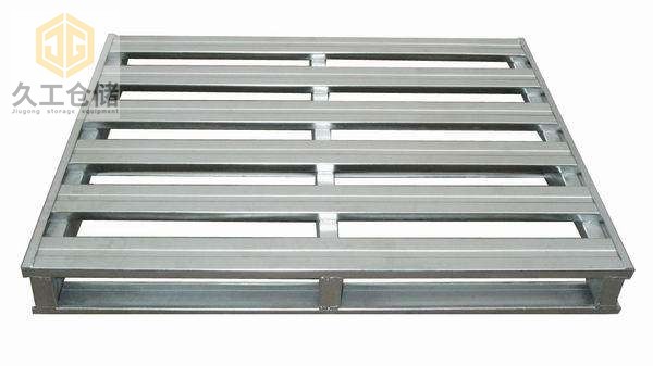 鋼制托盤也稱鋼托盤，鐵托盤，鐵質(zhì)托盤，金屬托盤等，質(zhì)量可靠！南京久工倉儲-托盤廠家