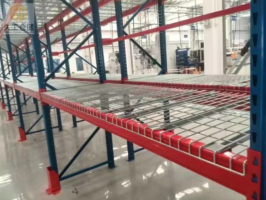 久工倉(cāng)儲(chǔ)-貨架網(wǎng)層板擺放實(shí)拍場(chǎng)景展示-南京鋼層網(wǎng)廠家-南京金屬層板網(wǎng)全國(guó)發(fā)貨，出口海外，關(guān)注久工了解更多！