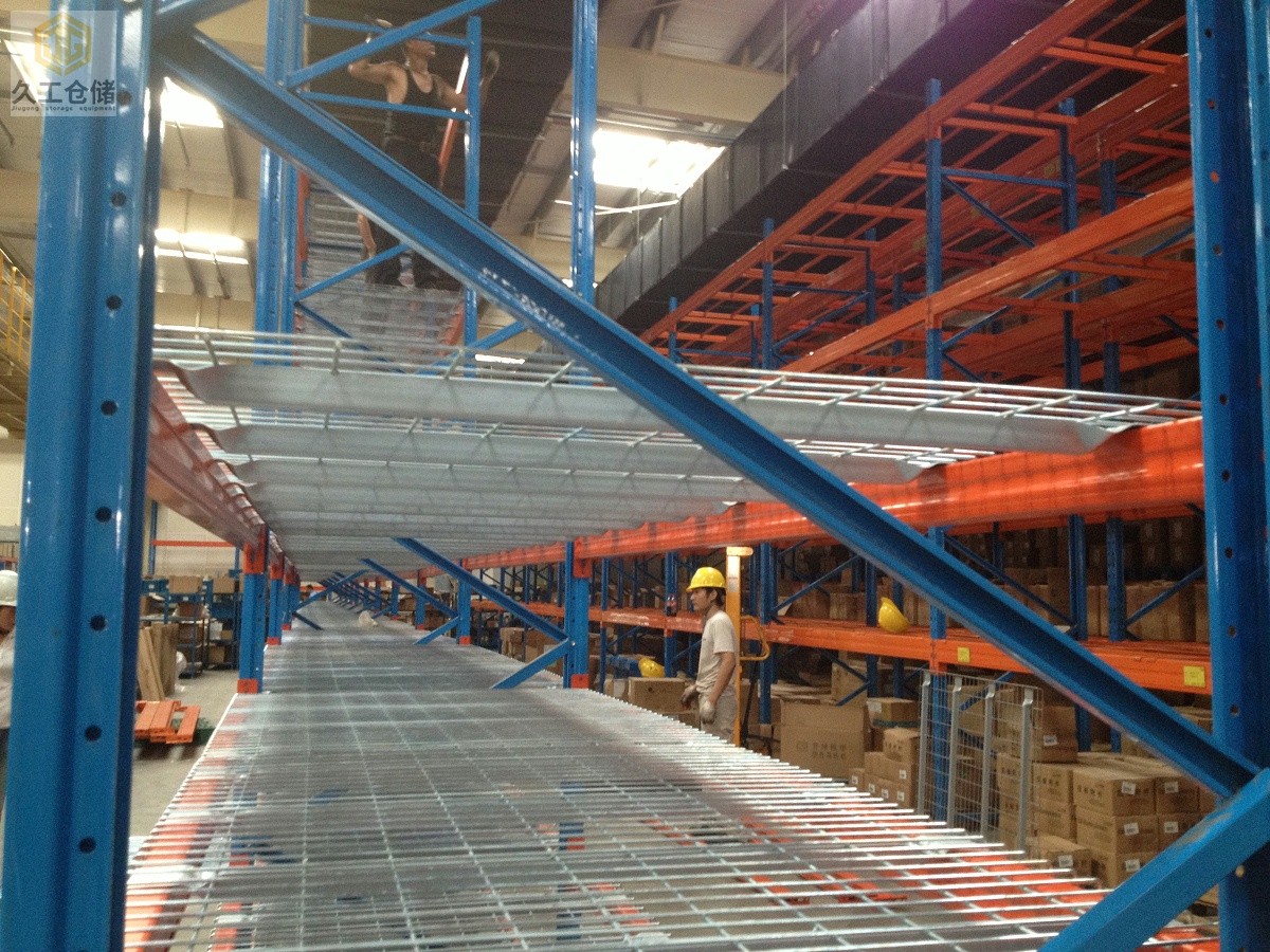 久工倉(cāng)儲(chǔ)-貨架網(wǎng)層板擺放實(shí)拍場(chǎng)景展示-南京鋼層網(wǎng)廠家-南京金屬層板網(wǎng)全國(guó)發(fā)貨，出口海外，關(guān)注久工了解更多！