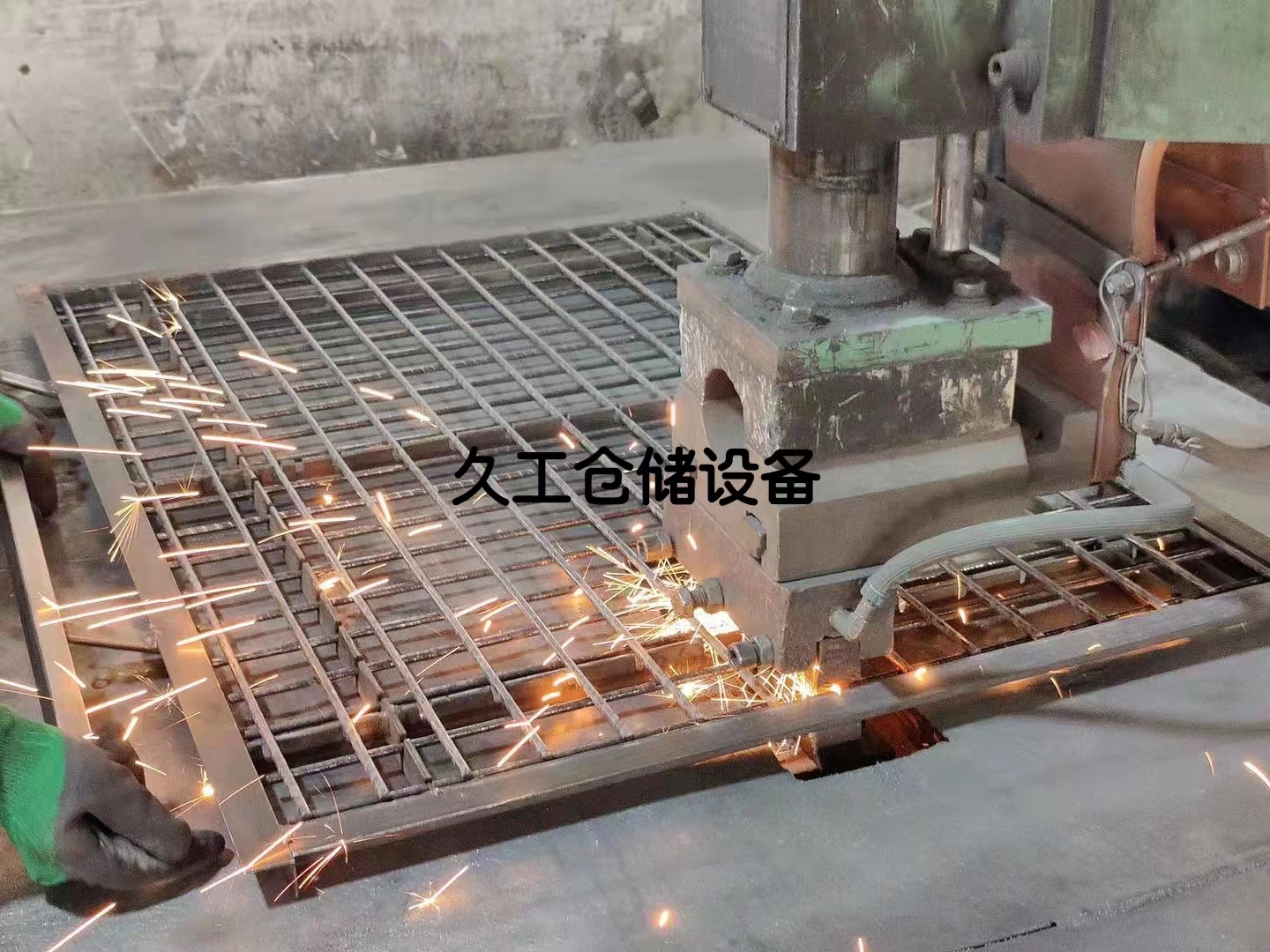 實(shí)拍久工倉儲車間實(shí)況，日常生產(chǎn)展示，南京久工倉儲實(shí)體工廠