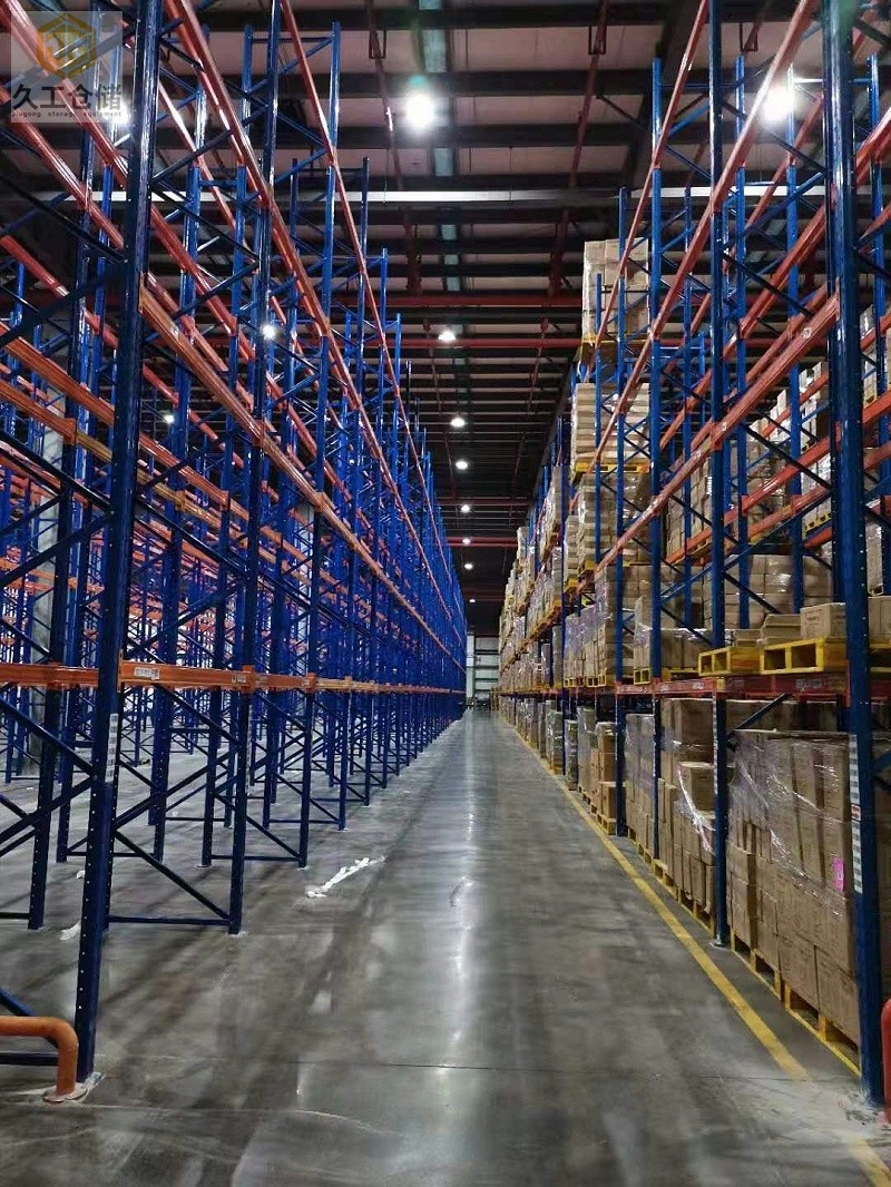 倉庫車間滿了，是增加倉儲設(shè)備還是擴大面積？需要考慮哪5點？南京久工倉儲來分析