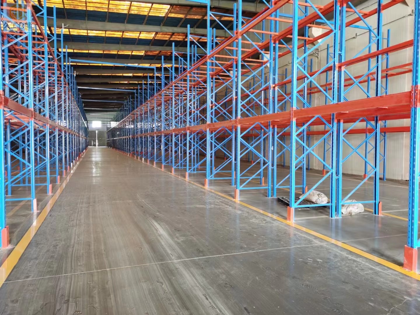 托盤貨架也稱橫梁式貨架，有什么特點？南京久工倉儲為大家分析，了解更多關注久工倉儲