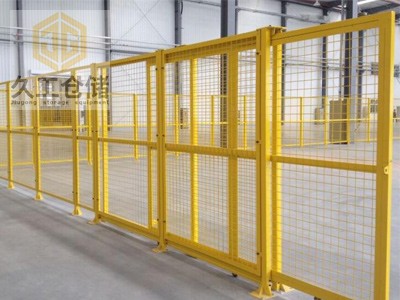雙邊圍網(wǎng)是什么？有什么特點(diǎn)？隔離網(wǎng)護(hù)欄網(wǎng)有什么用途？久工倉(cāng)儲(chǔ)設(shè)備來(lái)分析！