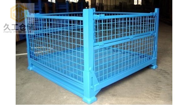 可折疊網(wǎng)箱也稱金屬周轉(zhuǎn)箱、鋼制物流箱，可折疊使用方便存放......了解更多關(guān)注南京久工倉(cāng)儲(chǔ)