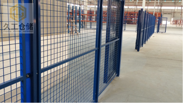 南京久工倉(cāng)儲(chǔ)車間隔離網(wǎng)車間，車間隔離柵護(hù)欄網(wǎng)圍欄網(wǎng)實(shí)體工廠。