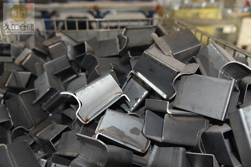 折疊式倉儲(chǔ)籠的工業(yè)應(yīng)用？久工倉儲(chǔ)籠廠家來分析，南京久工倉儲(chǔ)設(shè)備