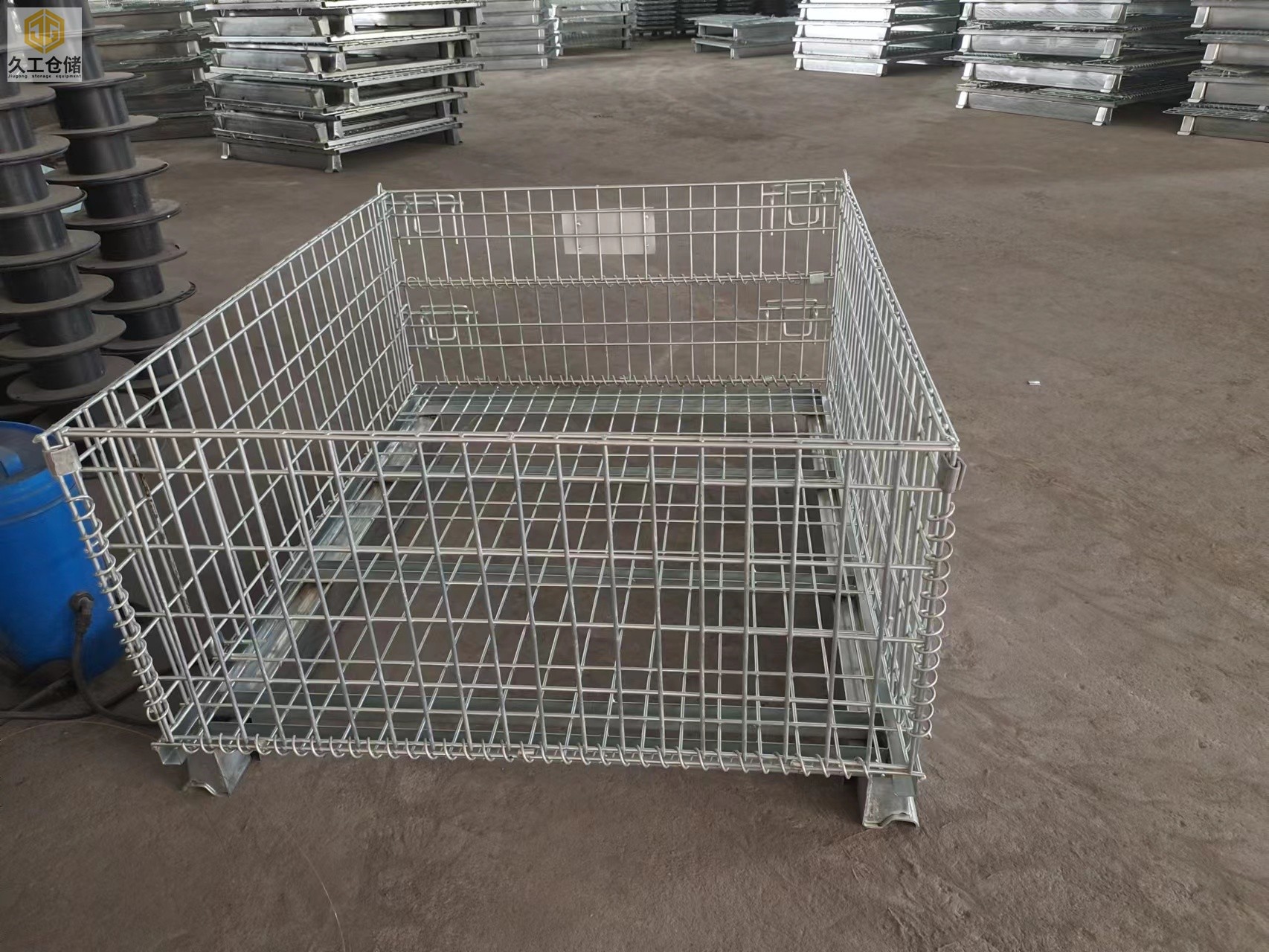 矩管腿倉儲籠，上貨架倉儲籠批量生產(chǎn)，折疊式倉儲籠產(chǎn)品展示，實拍現(xiàn)場，南京倉儲籠廠家-久工倉儲