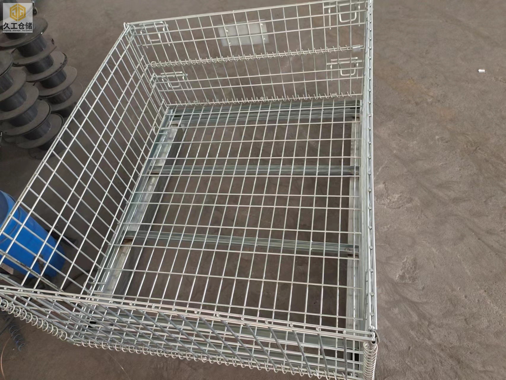 矩管腿倉儲籠，上貨架倉儲籠批量生產(chǎn)，折疊式倉儲籠產(chǎn)品展示，實拍現(xiàn)場，南京倉儲籠廠家-久工倉儲