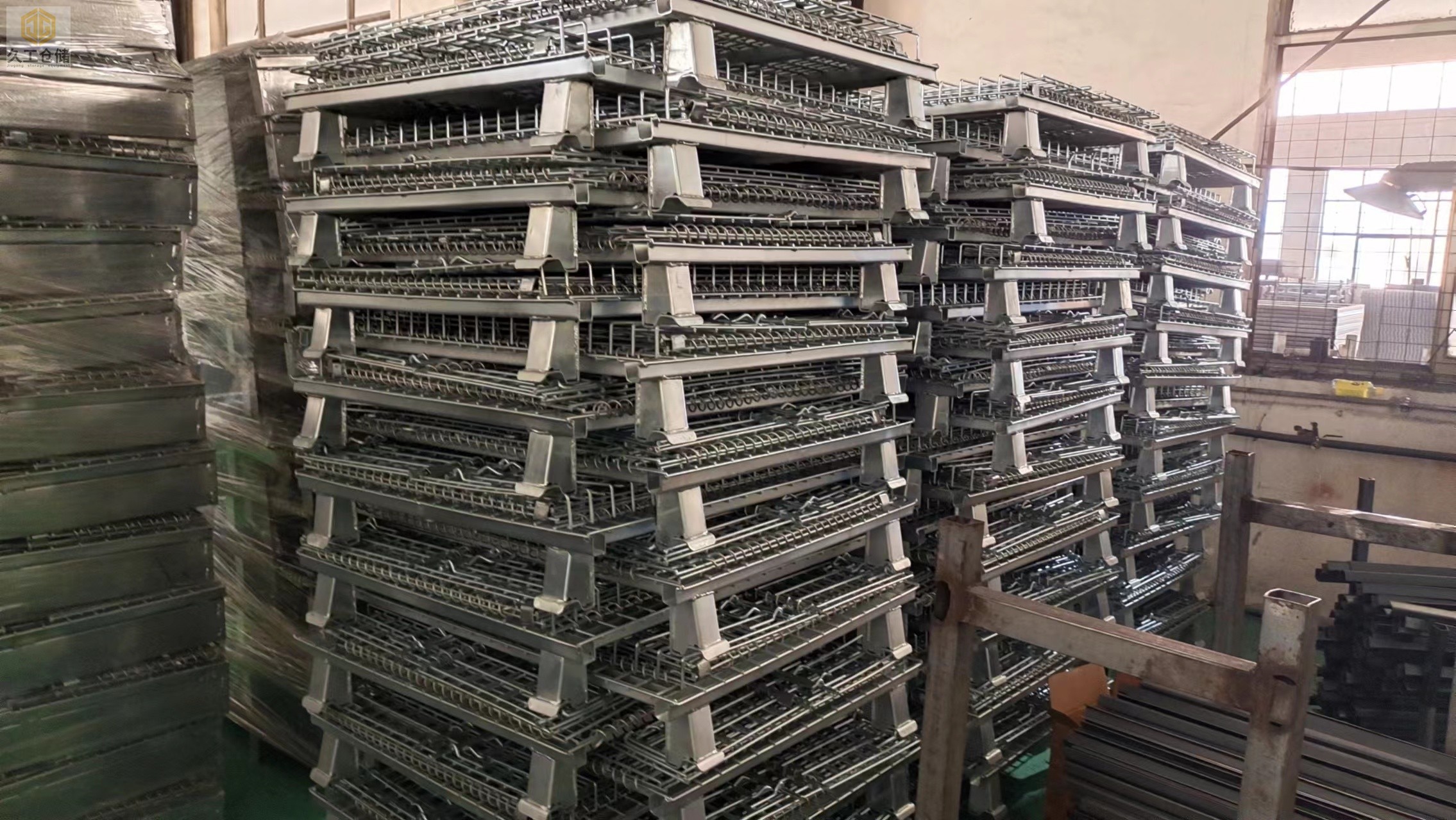 南京久工倉儲倉庫存實拍/倉儲籠、網(wǎng)層板、周轉(zhuǎn)箱、鋼托盤、巧固架、隔離網(wǎng)背網(wǎng)廠家，工廠直發(fā)！