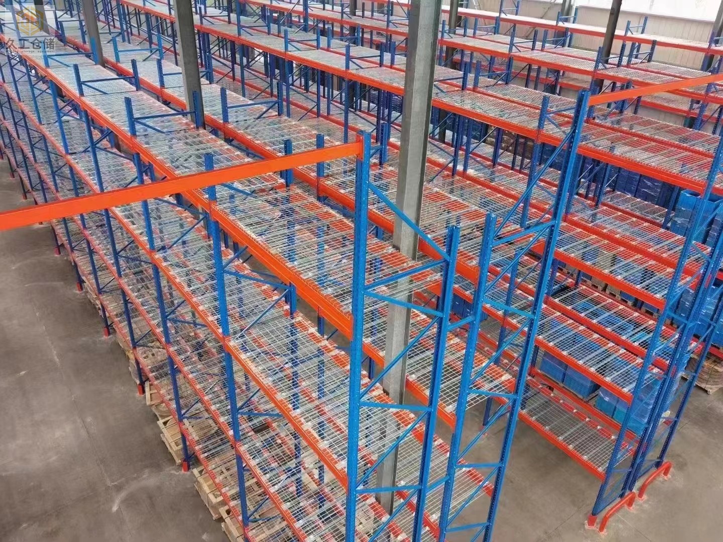 重型倉(cāng)庫(kù)貨架能使用網(wǎng)層板，網(wǎng)格層壓板嗎？久工倉(cāng)儲(chǔ)-久久帶領(lǐng)大家一起來(lái)了解下.